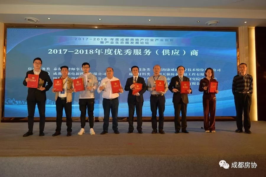 张总领奖.webp_看图王.jpg